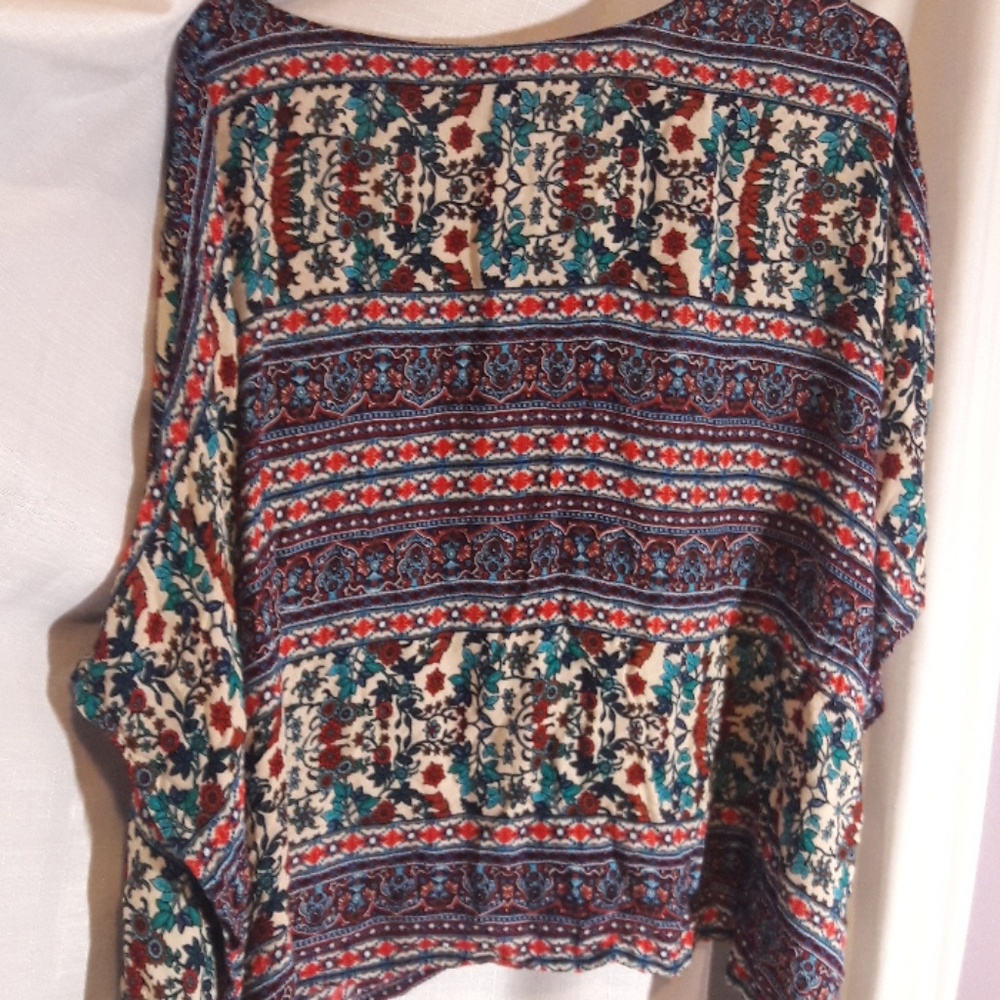 Flowy Patterned Shirt - Picture 3 of 3